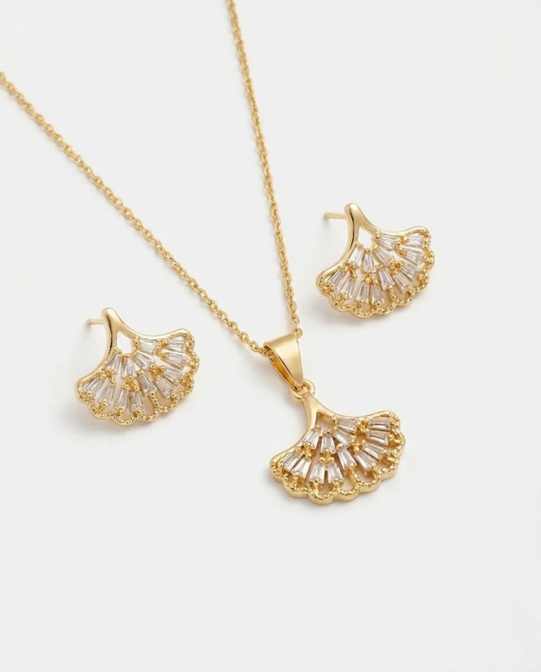 Elegant Gold Leaf Crystal Locket Set | Premium Fashion Jewelry
