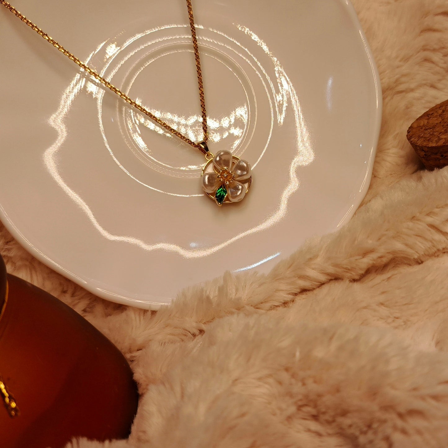 Gold Floral Pearl Pendant Necklace for Women