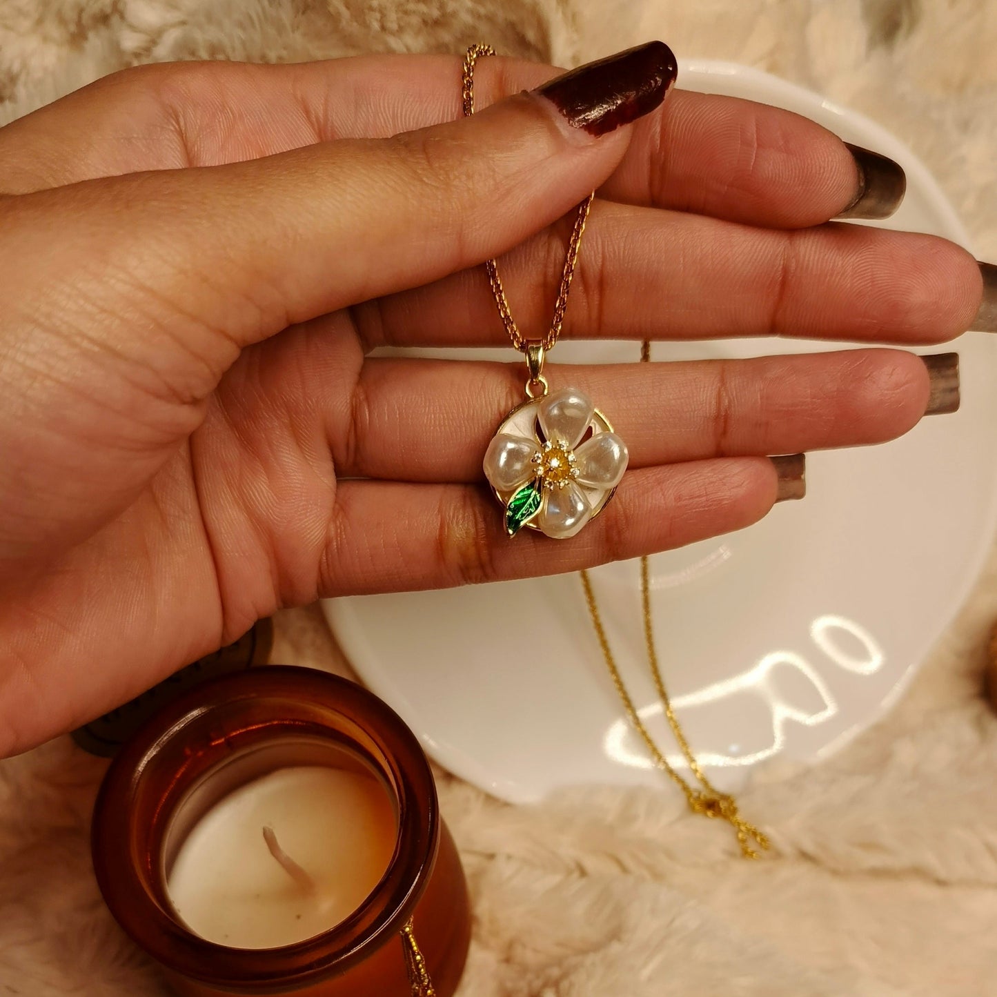 Gold Floral Pearl Pendant Necklace for Women